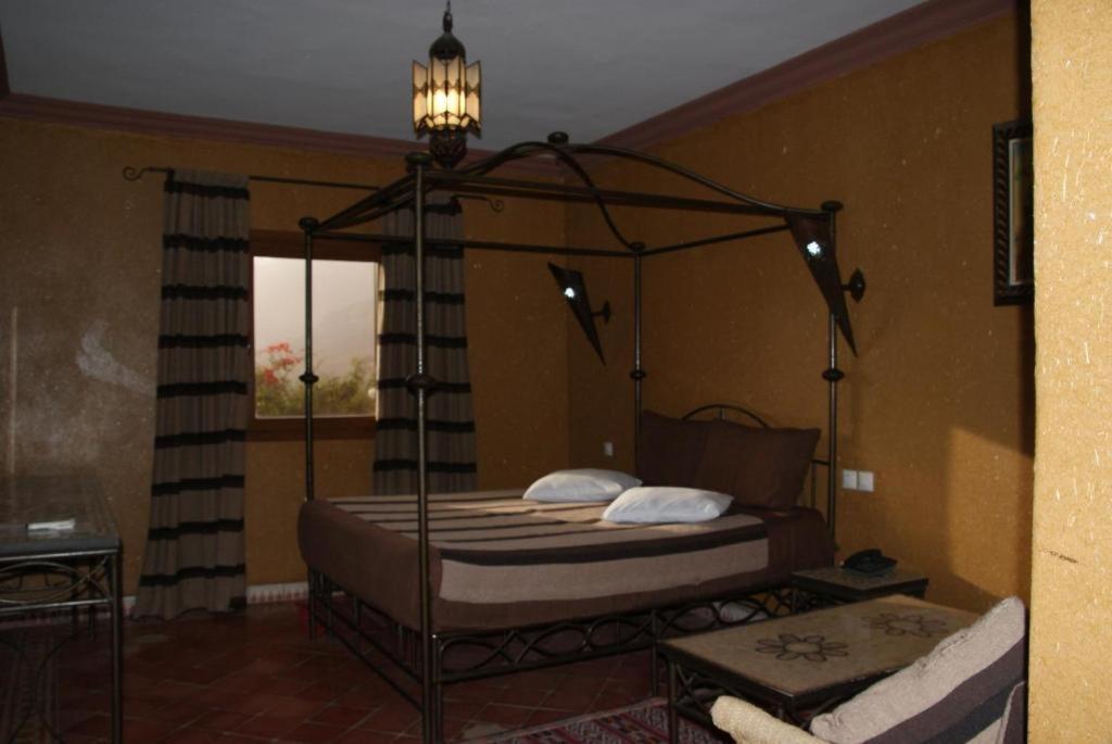 Отель Click Excursions Tafraoute Taddart Экстерьер фото